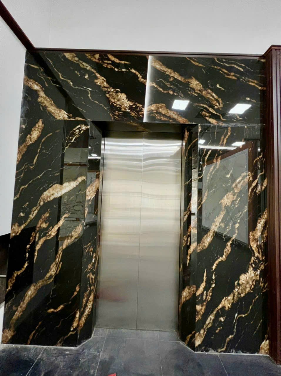MẪU ĐÁ ỐP THANG MÁY 10